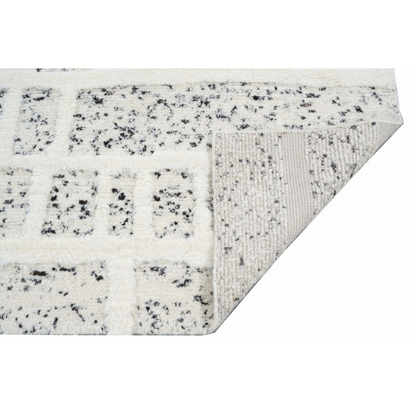 Wool Geomatric Area Rug in Black/White, Rectangle 6' x 9'
