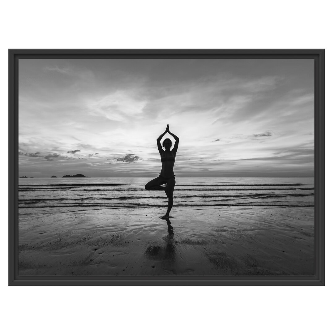 Gerahmtes Wandbild Yoga am Strand Kunst B&W