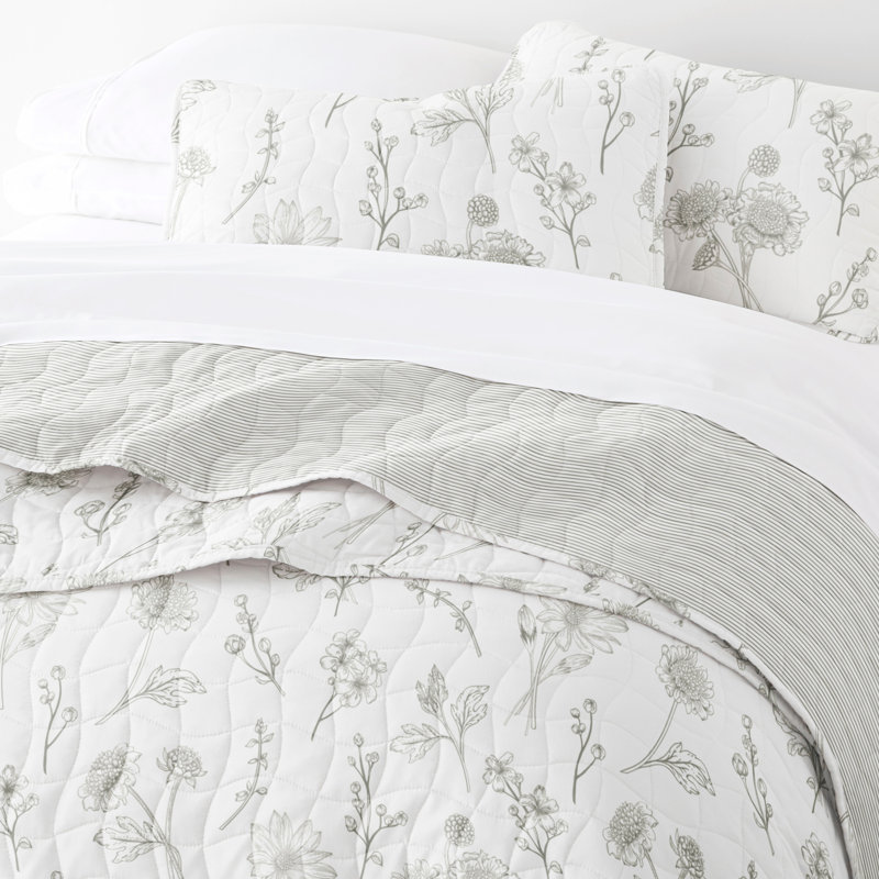 Quilt Set - Lightweight - All Season Quilted Coverlet - Blooming Daisy Light Gray, King Quilt + 2 King Shams