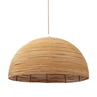 Luminaire suspendu en forme de dôme en rotin brun naturel de 1 à 33 po de largeur Lysa pour installation dans une salle à manger, un îlot de cuisine, un salon ou un vestibule dans les styles bohème, bord de mer, moderne biologique et maison de campag