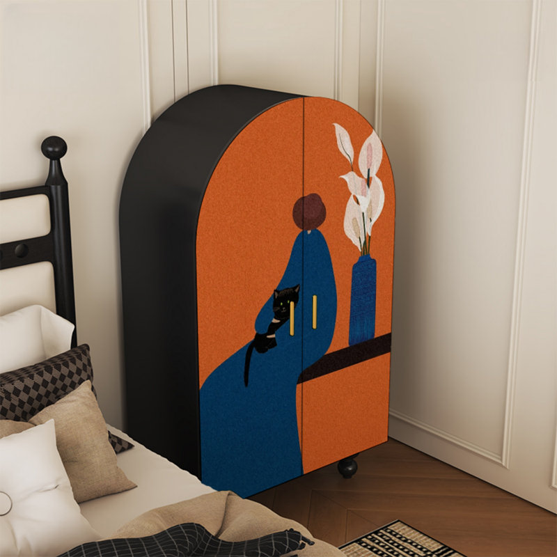 Armoire arquée avec tablettes et portes