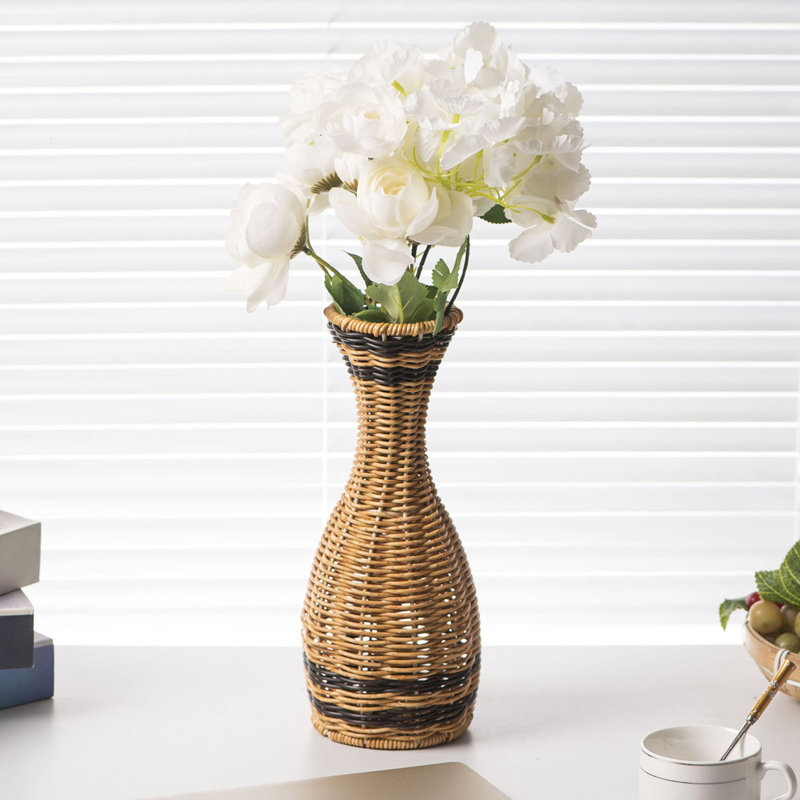 Vase de style bohémien en rotin