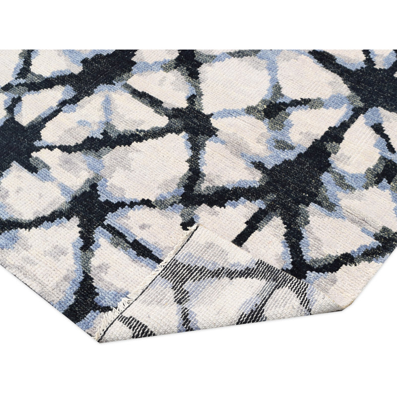 Hand Knotted Wool Geometric Area Rug in Ivory/Dark Blue, Rectangle 6' x 9'