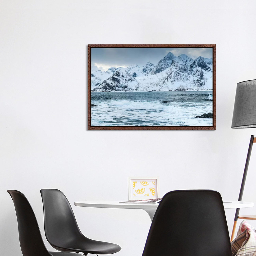 Norwegen, Nordland, Lofoten, Vareid, Flakstadoy, Winter Lofoten von Mikolaj Gospodarek - Gallery-Wrapped Canvas Giclée o...