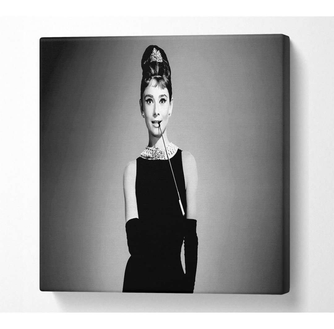 Audrey Hepburn Zigarette Frühstück bei Tiffanys Square - Leinwanddrucke