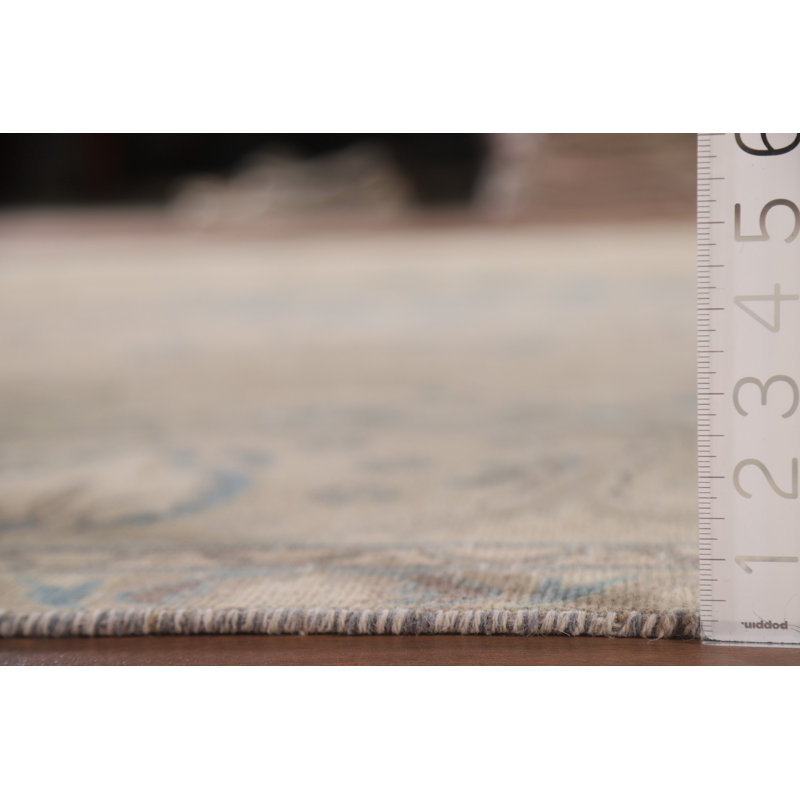 Tapis traditionnel en laine vieilli