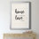 «Love Lives» - Cadre photo, impression d'art textuel sur papier