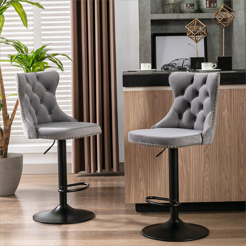 Tabourets de bar pivotants en velours à hauteur réglable de 25 à 33 pouces, base de 17,7 pouces, tabourets de bar rembourrés modernes avec dossier capitonné confortable pour un pub et un îlot de cuisine, gris, ensemble de 2