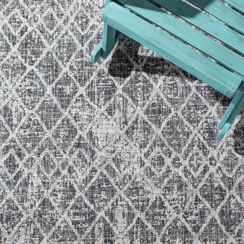 Courtyard Performance Geometric Indoor/Outdoor Area Rug, Round 6'7"