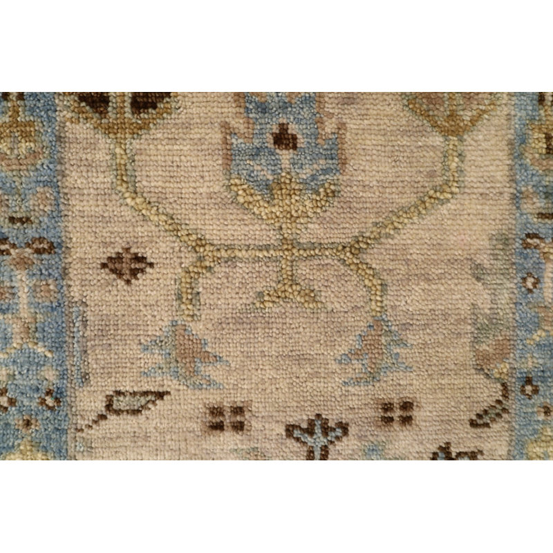 Tapis de couloir unique 2 pi 7 po x 8 pi 1 po beige