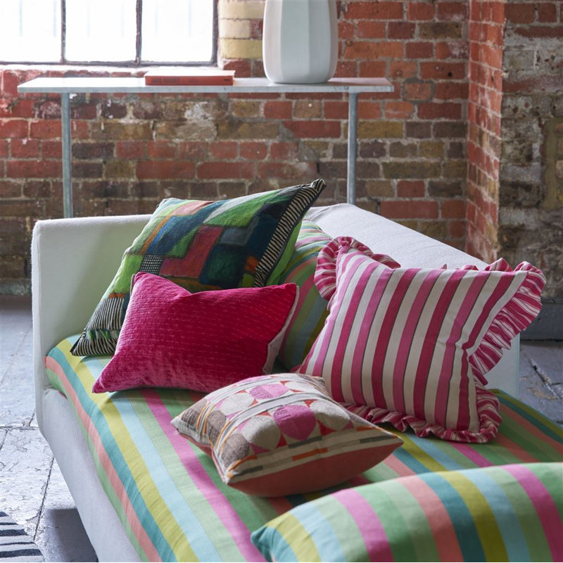 Mazarin Velvet Decorative Pillow, Fuchsia