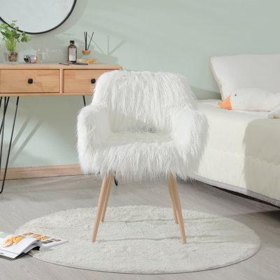 Chaise de salle à manger rembourrée en similifourrure WHITE avec pieds en métal