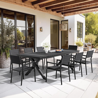 Ensemble repas pour 8 personnes avec trou pour parasol et chaises à accoudoirs pour 8 personnes