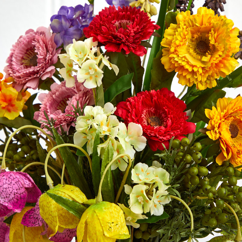 Arrangement floral mélangé à vase