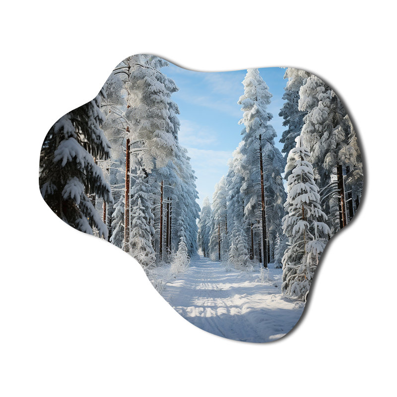 Winter Snowy Evergreen III - Paysage d'hiver asymétrique, décoration murale sculpture en métal Freeform, H 28 po x l 25 po