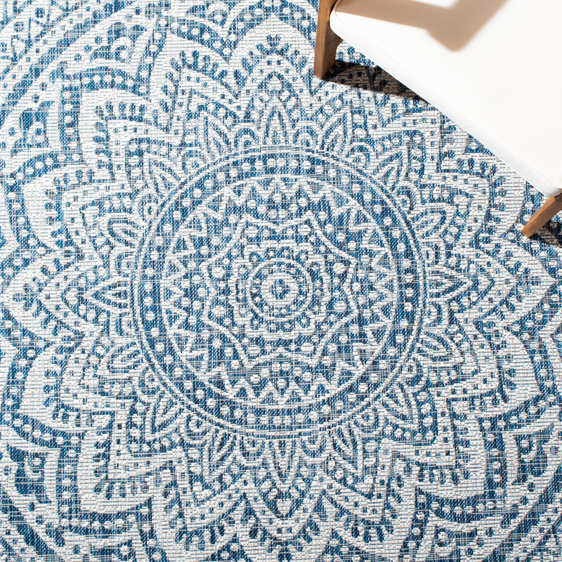 Tapis intérieur / extérieur ivoire / bleu marine Ellefson, Rond 6 pi 7 po
