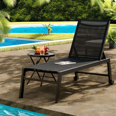 Chaise longue de piscine réglable et réglable