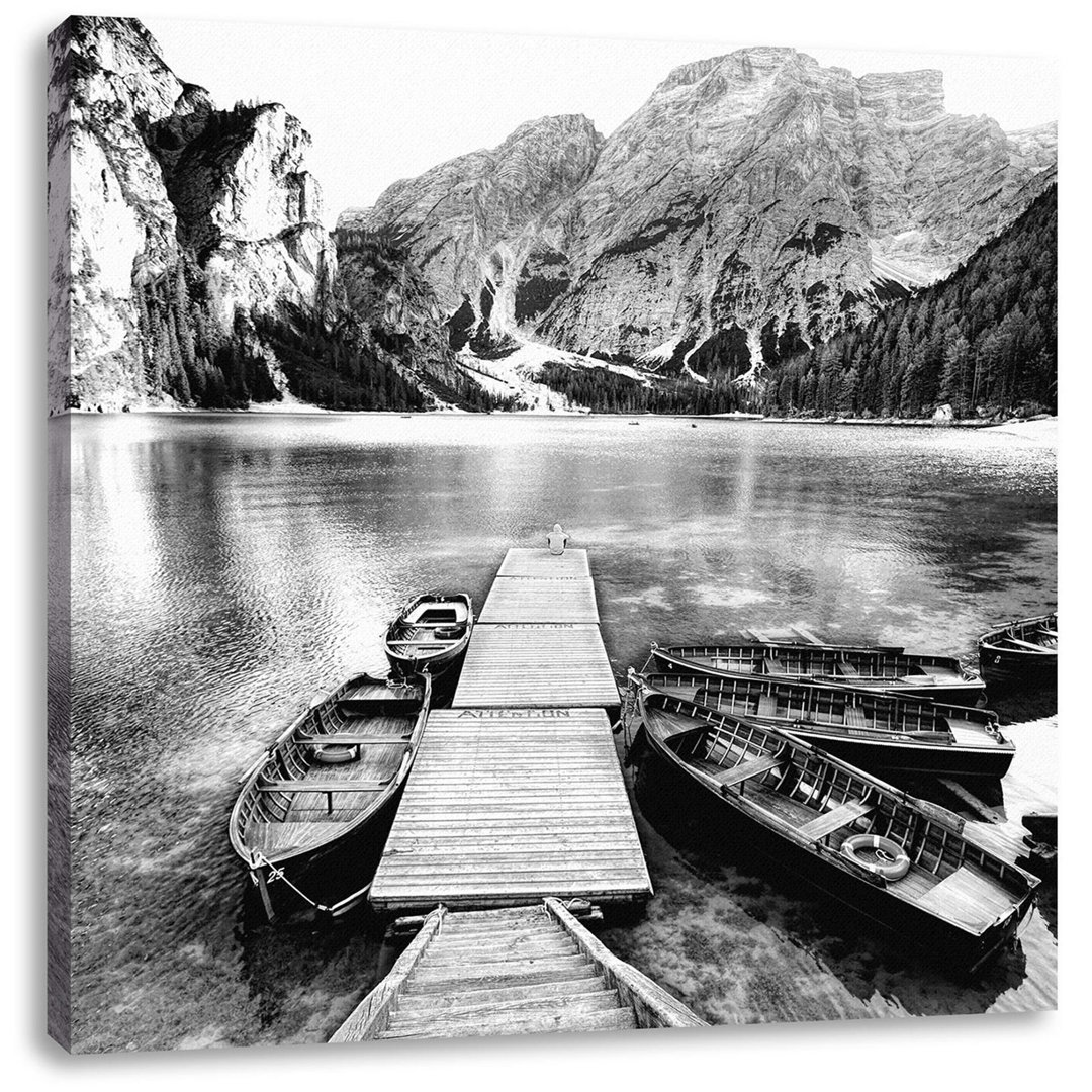 Fotodruck Steg und Berge am Pragser Wildsee