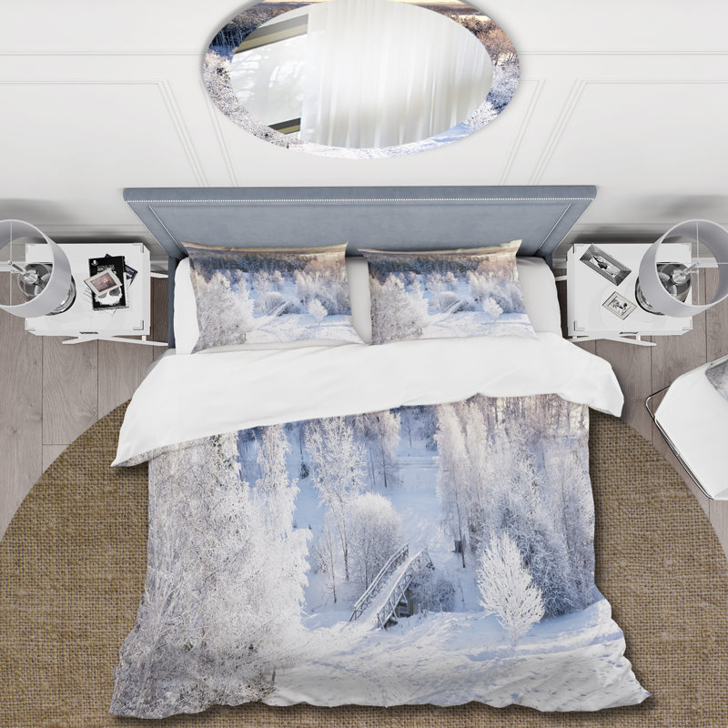 Sunshine Through Snowy Winter Landscape IV - Ensemble de housse de couette Cabin & Lodge - Microfibre de polyester