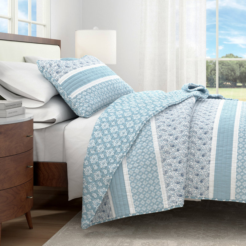 Paisley Patchwork Stripe Reversible Quilt Set with Shams, King/California King Quilt + 2 Shams, Blue