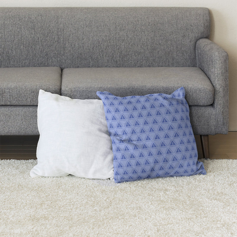 Coussin décoratif à motif d’arbre minimaliste classic Barbra, Bourre en polyester, 28 po x 28 po, Bleu Ship Cove