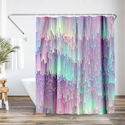 Rideau de douche de 71 po x 74 po Americanflat ‑ conception abstraite intitulée Iridescent Glitches (déformation de signaux irisée) par Emanuela Carratoni
