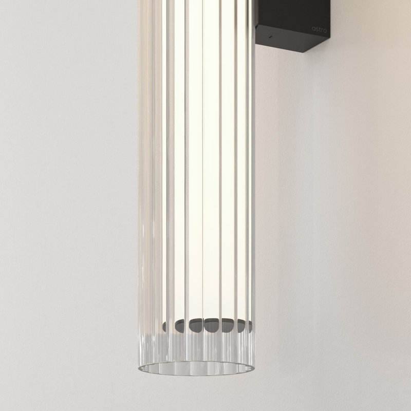 io 2700K, 26.18" H x 3.15" W x 5.28" D, Matt Black, 605 Lumens