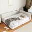 Grand lit tapissier beige avec charge - construction stable et plate-forme de ports élégante avec soutien solide et élégant-527349312