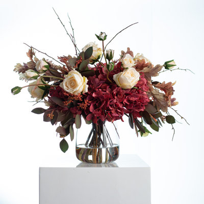 Arrangement floral de roses dans un vase