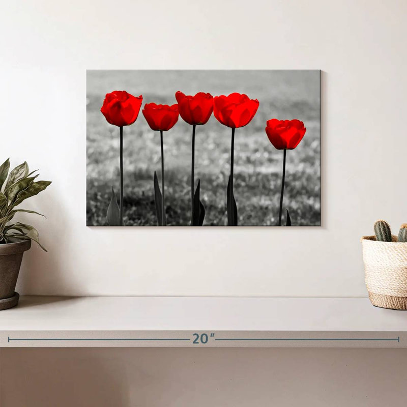 Cinq tulipes rouges Harnek, H 8 po x l 12 po