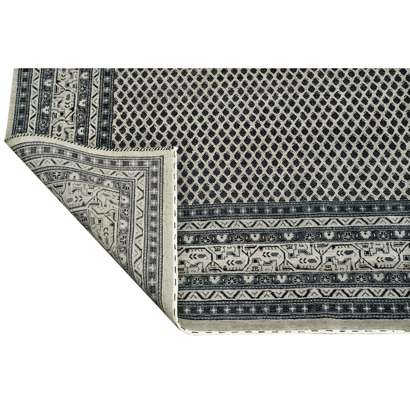 Hand Knotted Oriental Area Rug in Gray/Beige