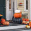Statue de citrouille à trois niveaux, 56 cm, en mousse noire, orange et blanche, idéale pour la décoration d'automne et de récolte. Ornement extérieur imperméable pour l'Action de grâce, parfait pour une maison de campagne ou une décoration de Noël automnale.