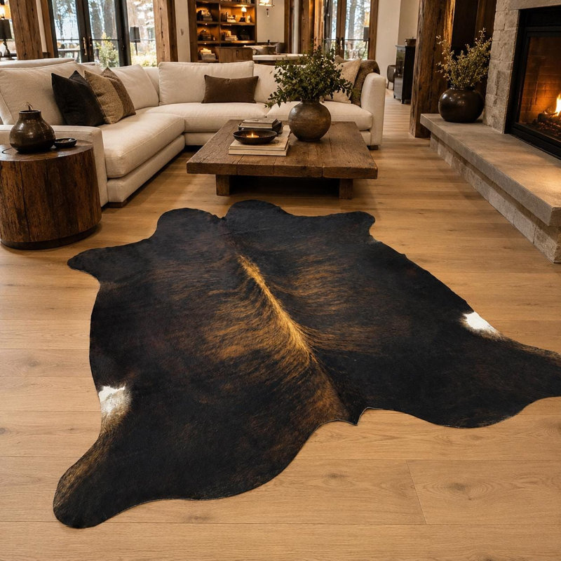Tapis en peau de vache véritable véritable bringé foncé 7 po x 7,6 po - peau de vache véritable - brun naturel et noir