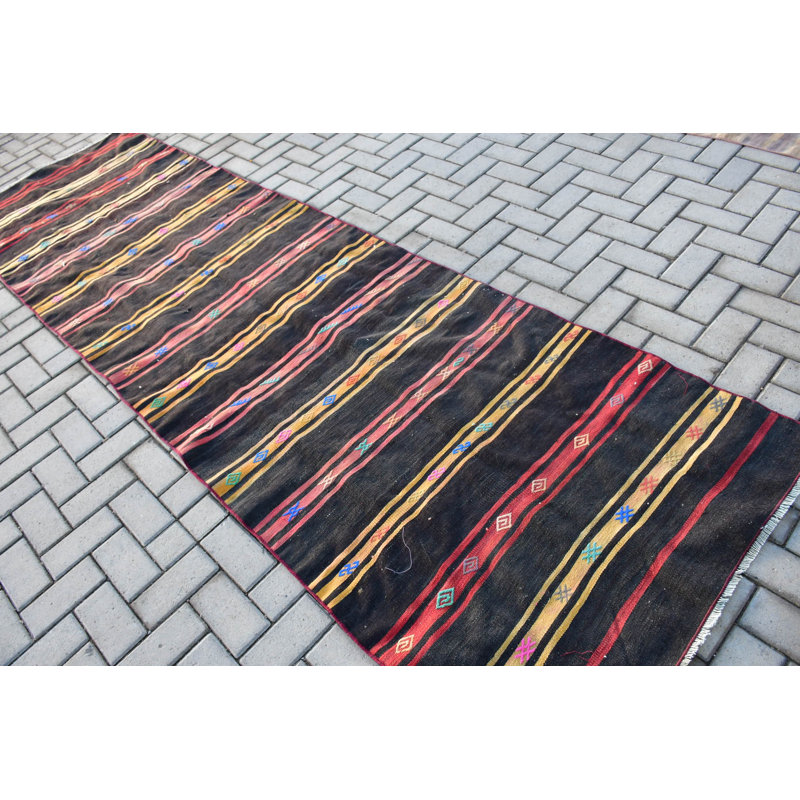 Tapis turc rétro tissé à la main dans des tons riches, idéal pour la maison et le bureau