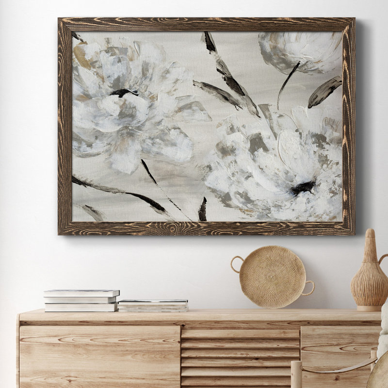 Misty Morning Blooms - Reproduction d'art sur papier encadrée, H 31,5 po x l 23,5 po x P 1,5 po, Noyer