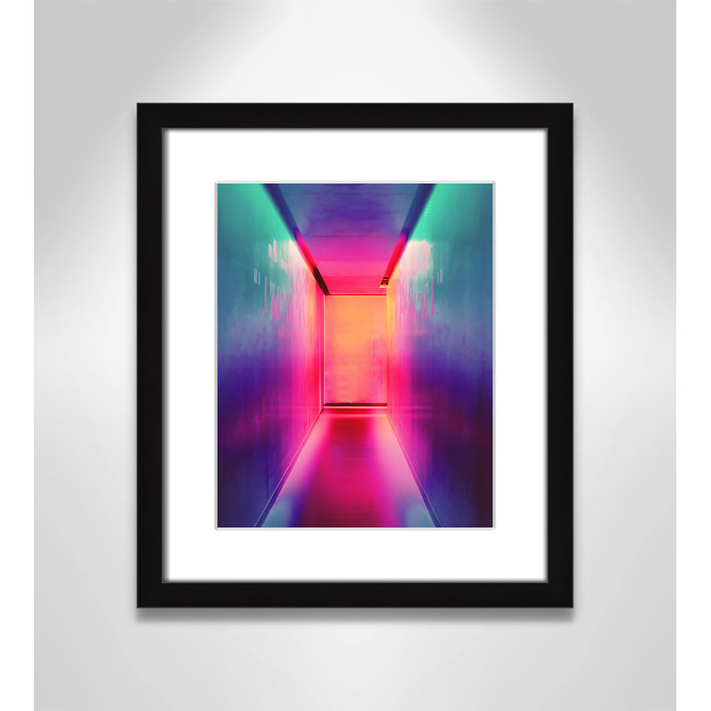 Imprimé «Neon Wonderland» par Efe Kurnaz, H 15 po x l 13 po x P 1,25 po, Cadre noir mat