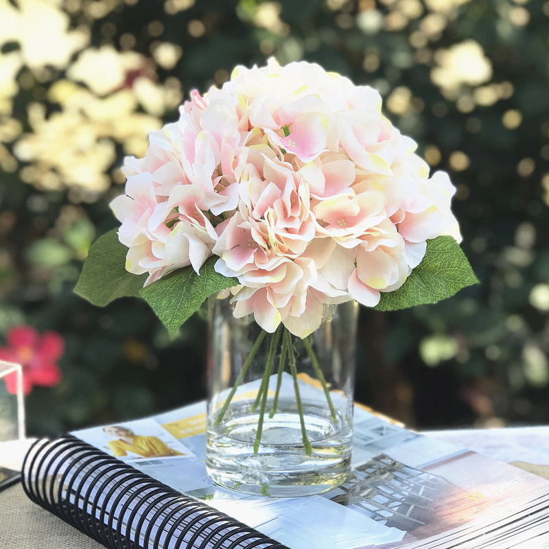 Arrangement de hortensia en vase, Pêche