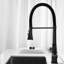 Robinet de cuisine avec bec rétractable en noir mat, fabrication en acier inoxydable, revêtement, buse rotative à 360 ° pour l'utilisateur - accès à l'eau, texture noire, corrosion simple