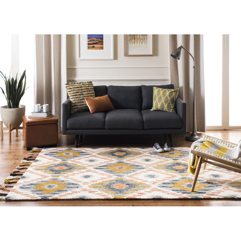 Niederanven Hand Hooked Wool Ikat Rug, Rectangle 5' x 8'