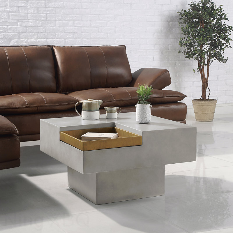 Table basse grise patinée avec plateau carré et base piédestal