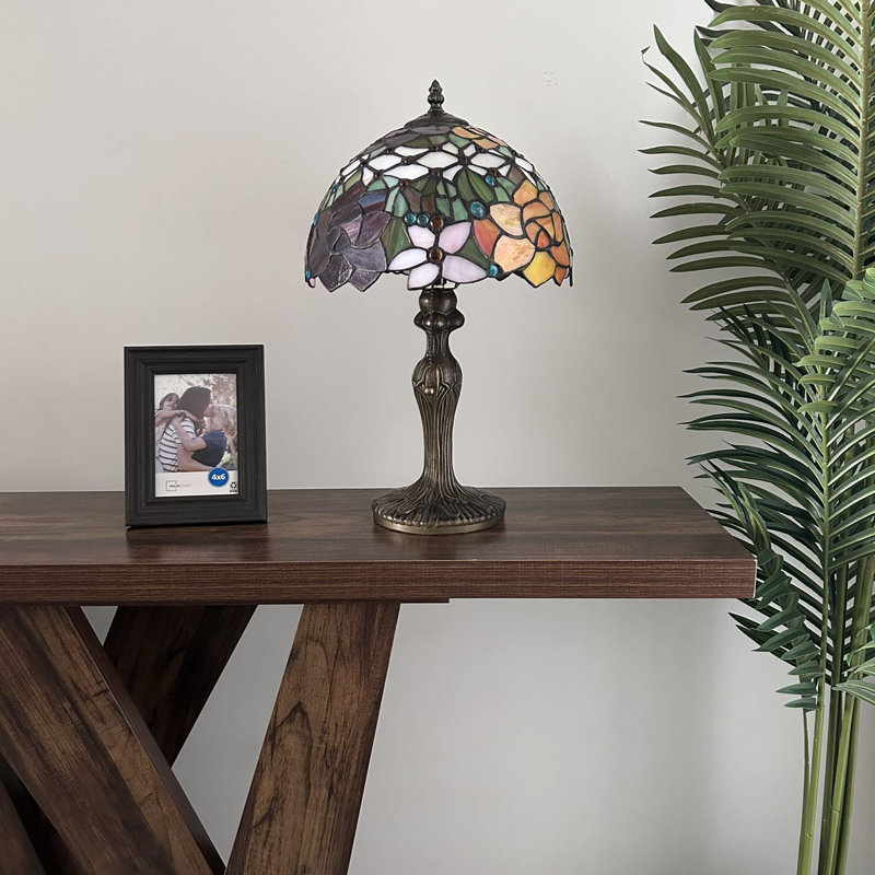 Lampe de table Linslade Tiffany avec vitrail orange rouge et fleurs à DEL avec ampoule incluse l 12 po x P 12 po x H 19 po