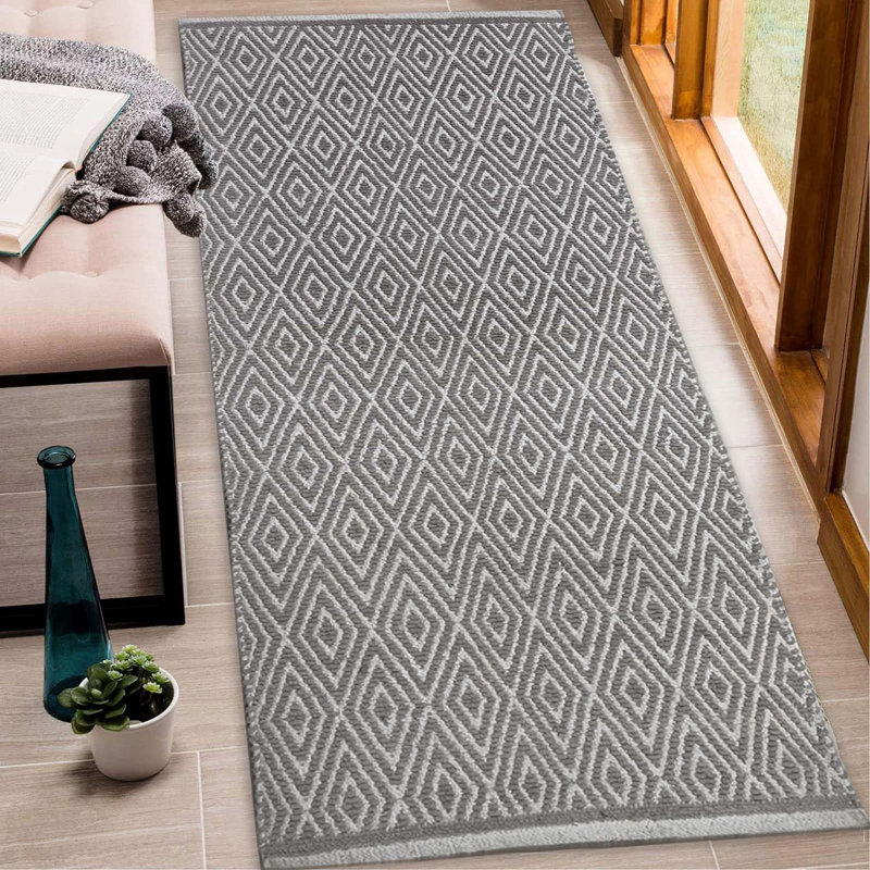 Tapis gris-beige en coton tissé à plat à la main à motif géométrique Siggers, Rectangulaire de 5 pi x 7 pi, Gris / Blanc