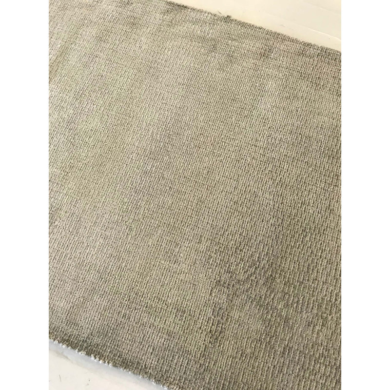 Tapis de couloir contemporain 2 pi 4 po x 12 pi 10 po en laine / soie grise