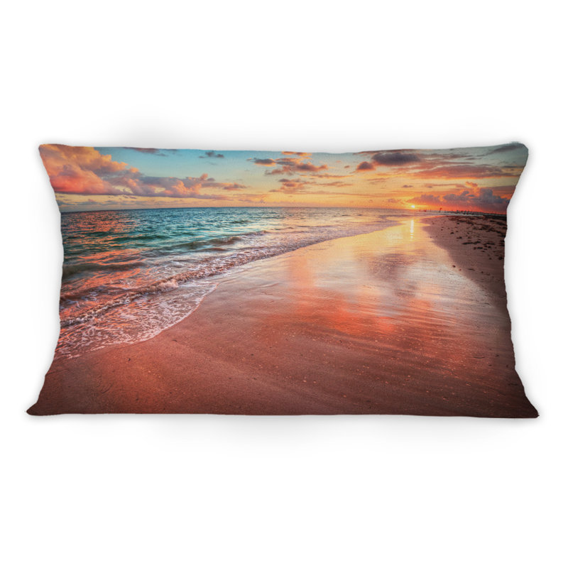 Coussin décoratif à imprimé nautique et côtier Sunset Over An Ocean