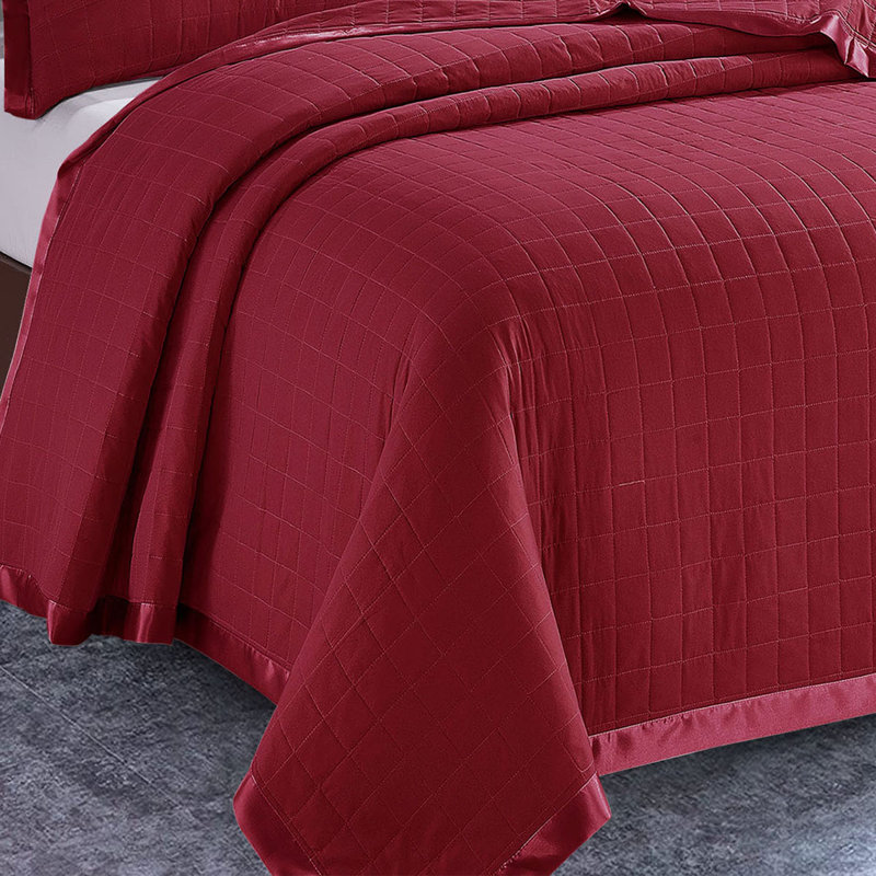Gaila Bedspread, Red, 250 x 270 cm