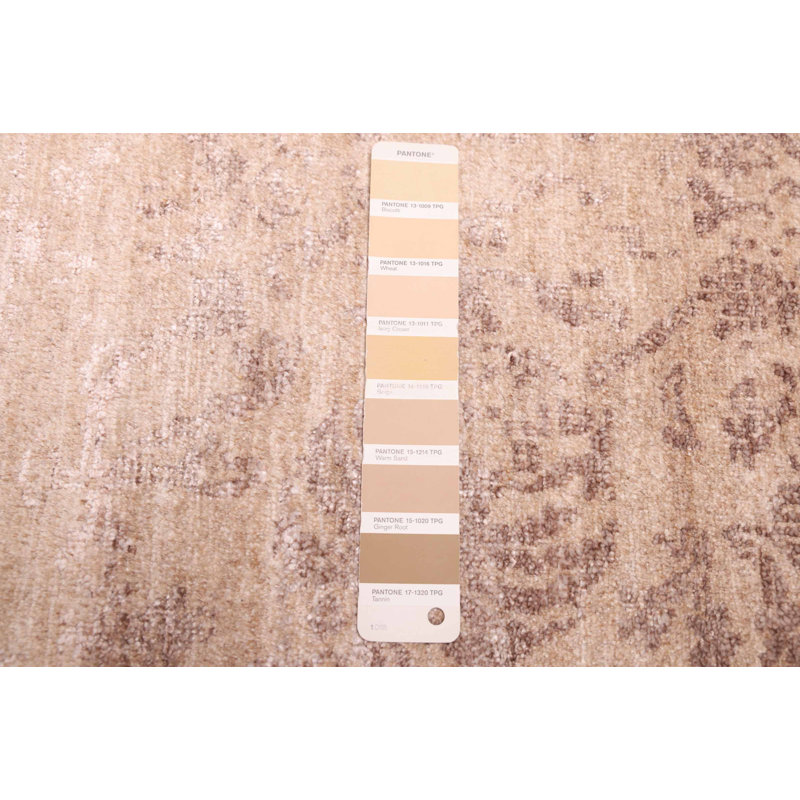 Tapis brun clair Heritage 2 pi 6 po x 12 pi 4 po