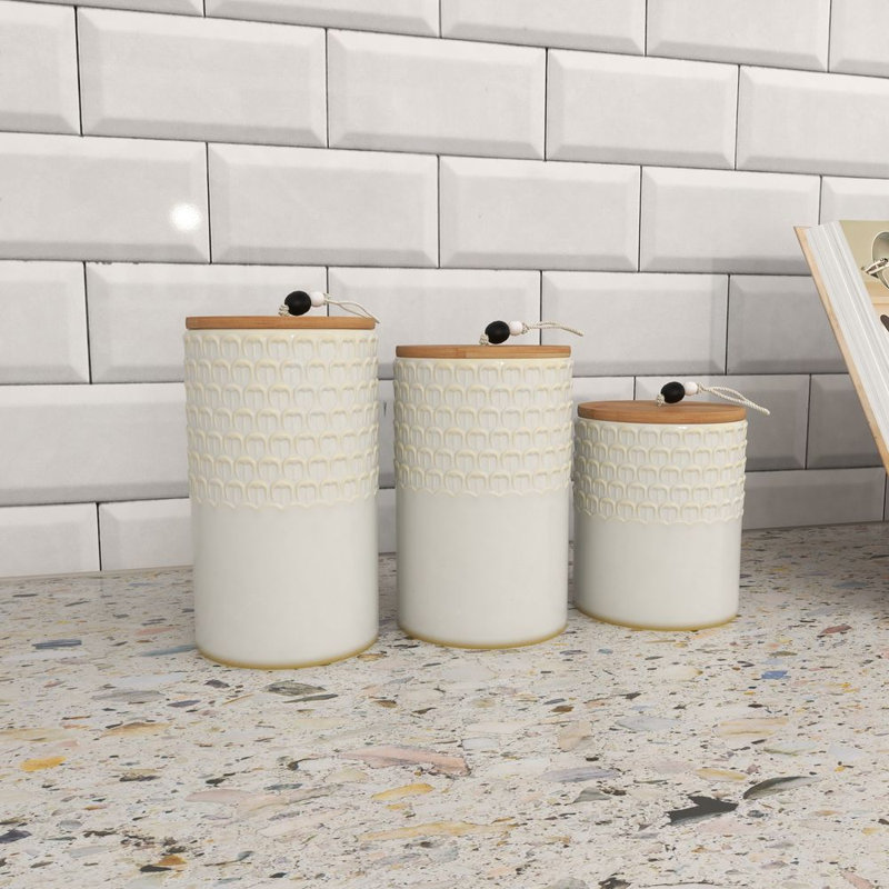 Ensemble de pots décoratifs en céramique blanche texturée avec couvercles en bois et décorations perlées