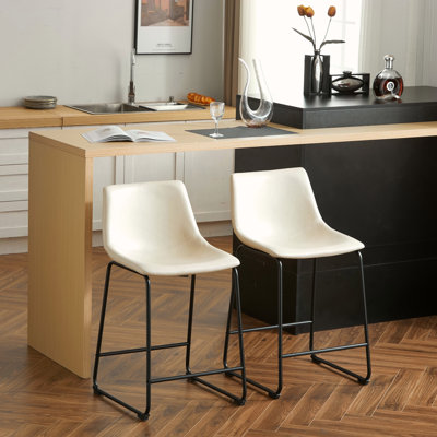 (Ensemble de 2) Tabouret de comptoir industriel en similicuir sans accoudoirs de style rétro de 24 pouces avec pieds et repose-pieds en métal pour îlot de cuisine, café, pub, comptoir de bar, crème et noir