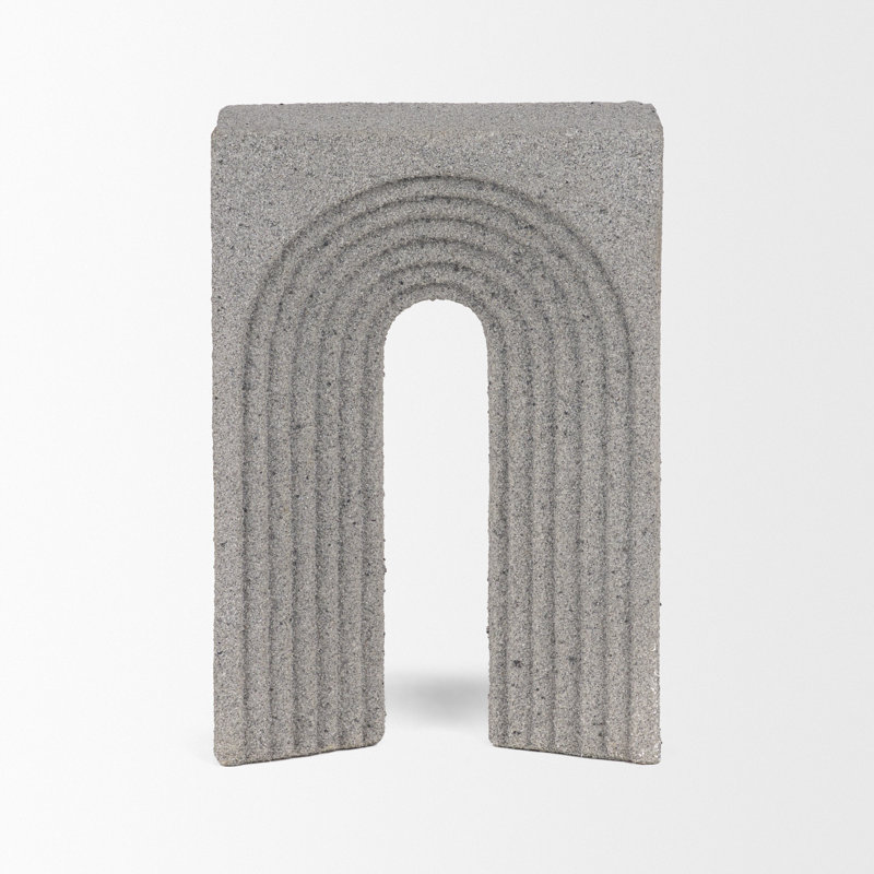 Objet décoratif en béton texturé en résine, H 9,5 po x l 2,5 po x P 6,5 po, Gris