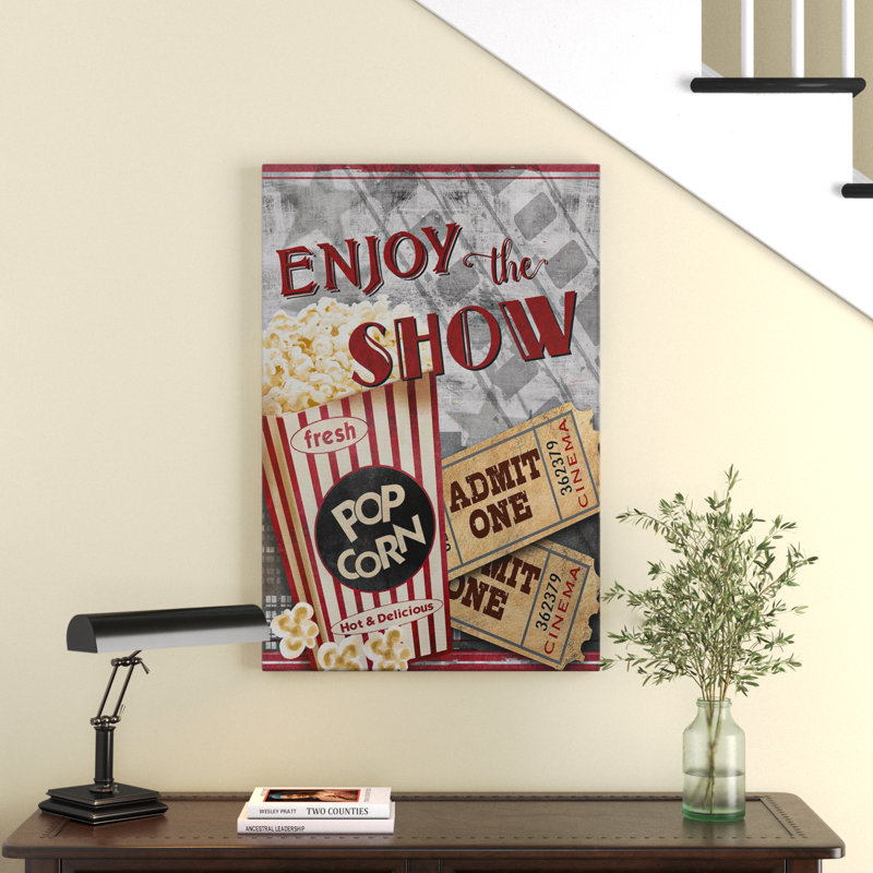 «Movie Night I», impression sur toile tendue, H 36 po x l 24 po x P 1 po